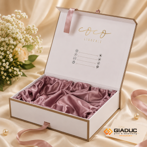 in hộp quà logo theo yêu cầu